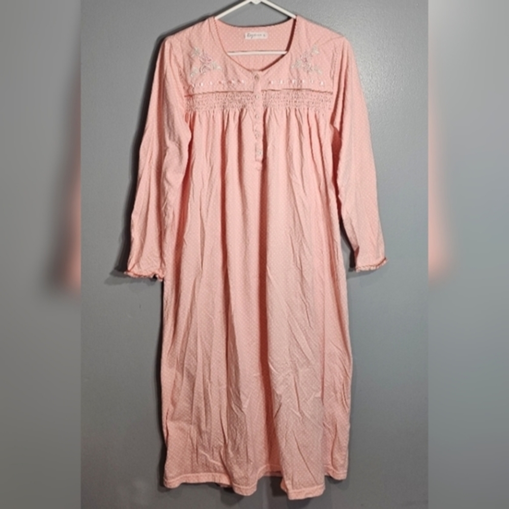 Vintage Embroidered Nightgown, Flower Buttons, Roses, Scalloped Sleeves,…